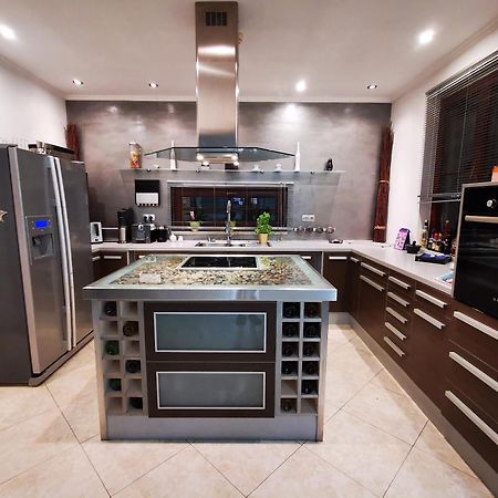 Ferienwohnung Luxury Basement In The Surrounding Of Budapest Mogyoród Exterior foto