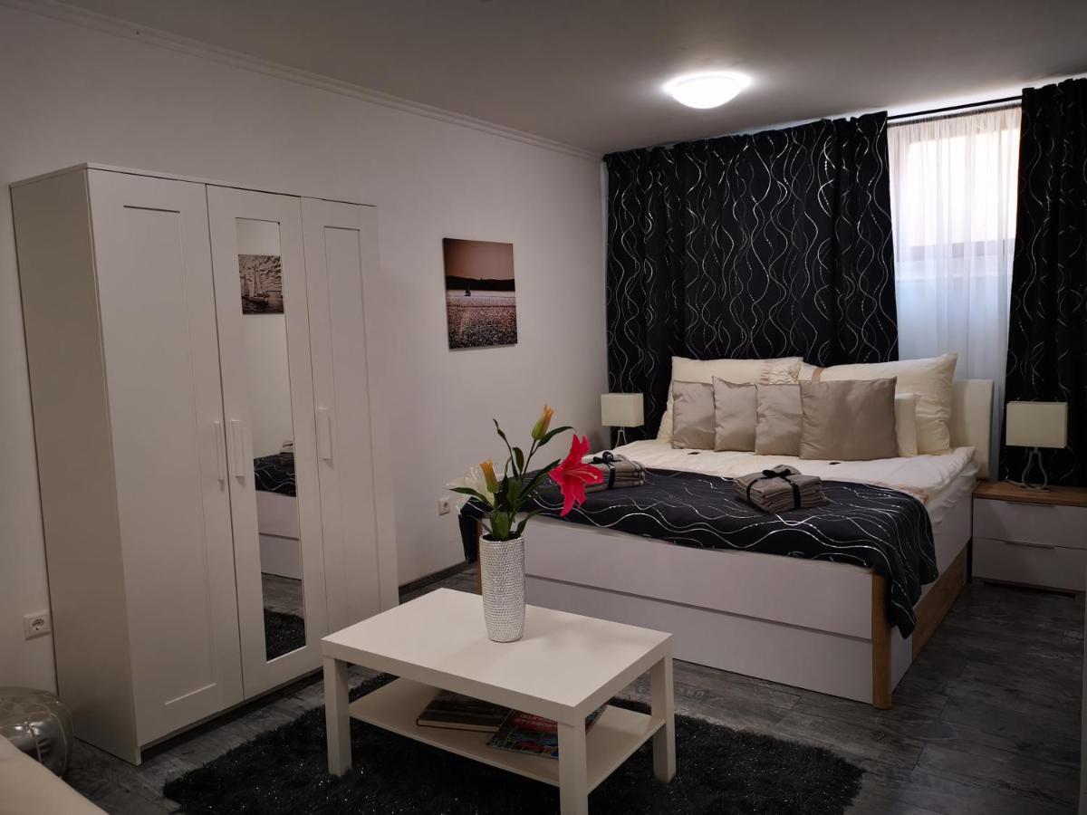 Ferienwohnung Luxury Basement In The Surrounding Of Budapest Mogyoród Exterior foto