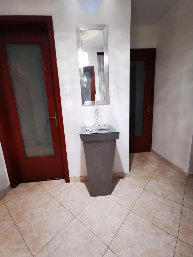 Ferienwohnung Luxury Basement In The Surrounding Of Budapest Mogyoród Exterior foto