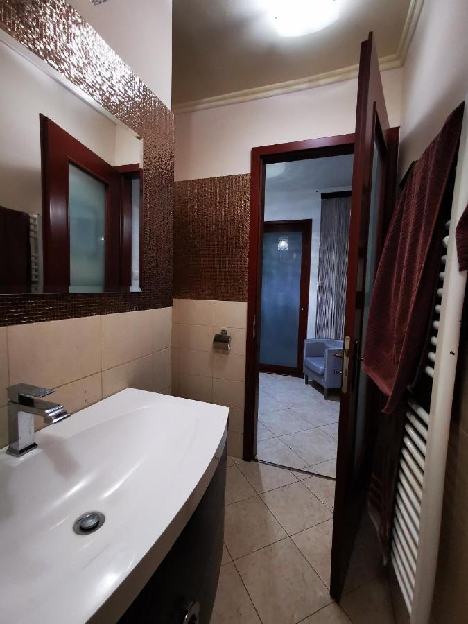 Ferienwohnung Luxury Basement In The Surrounding Of Budapest Mogyoród Exterior foto