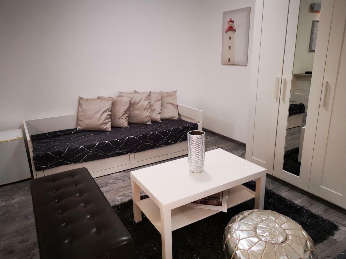 Ferienwohnung Luxury Basement In The Surrounding Of Budapest Mogyoród Exterior foto