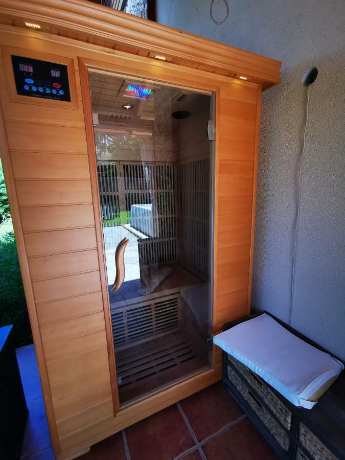 Ferienwohnung Luxury Basement In The Surrounding Of Budapest Mogyoród Exterior foto